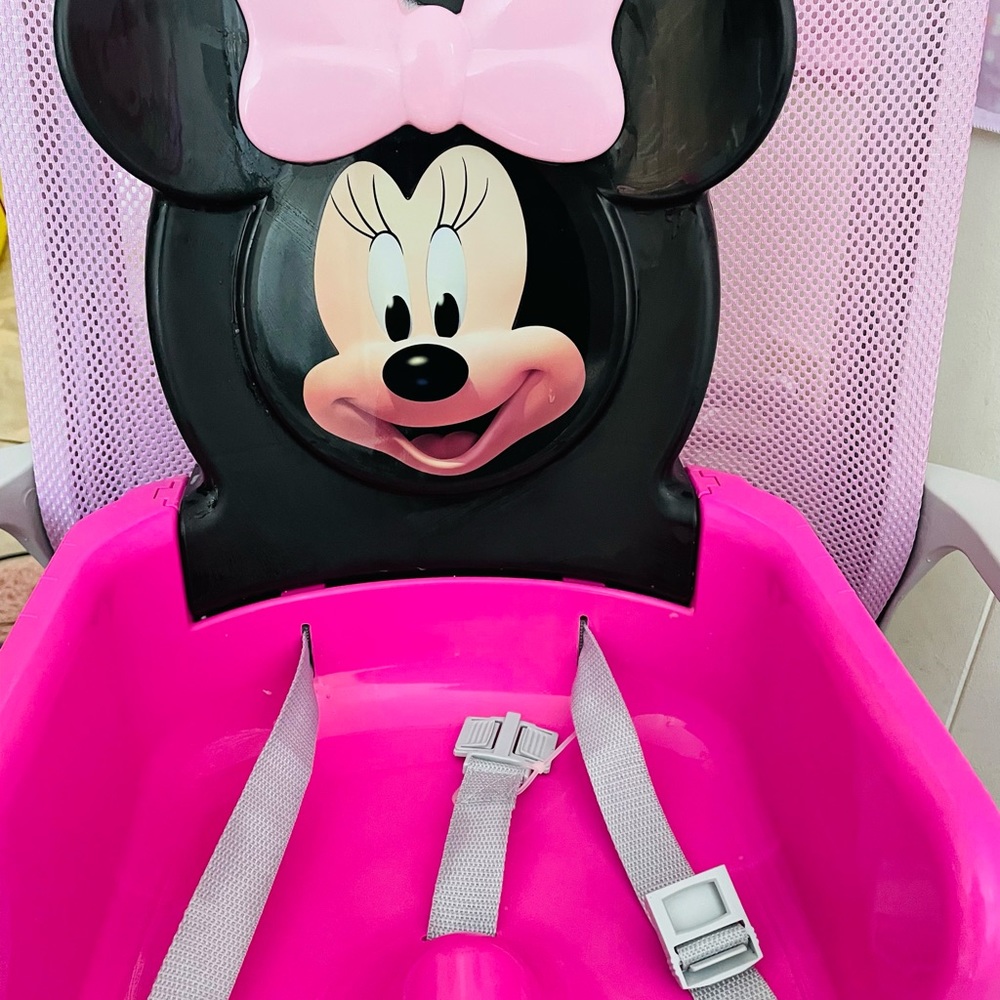 Minnie Mouse mini chair Barely used still in good condition